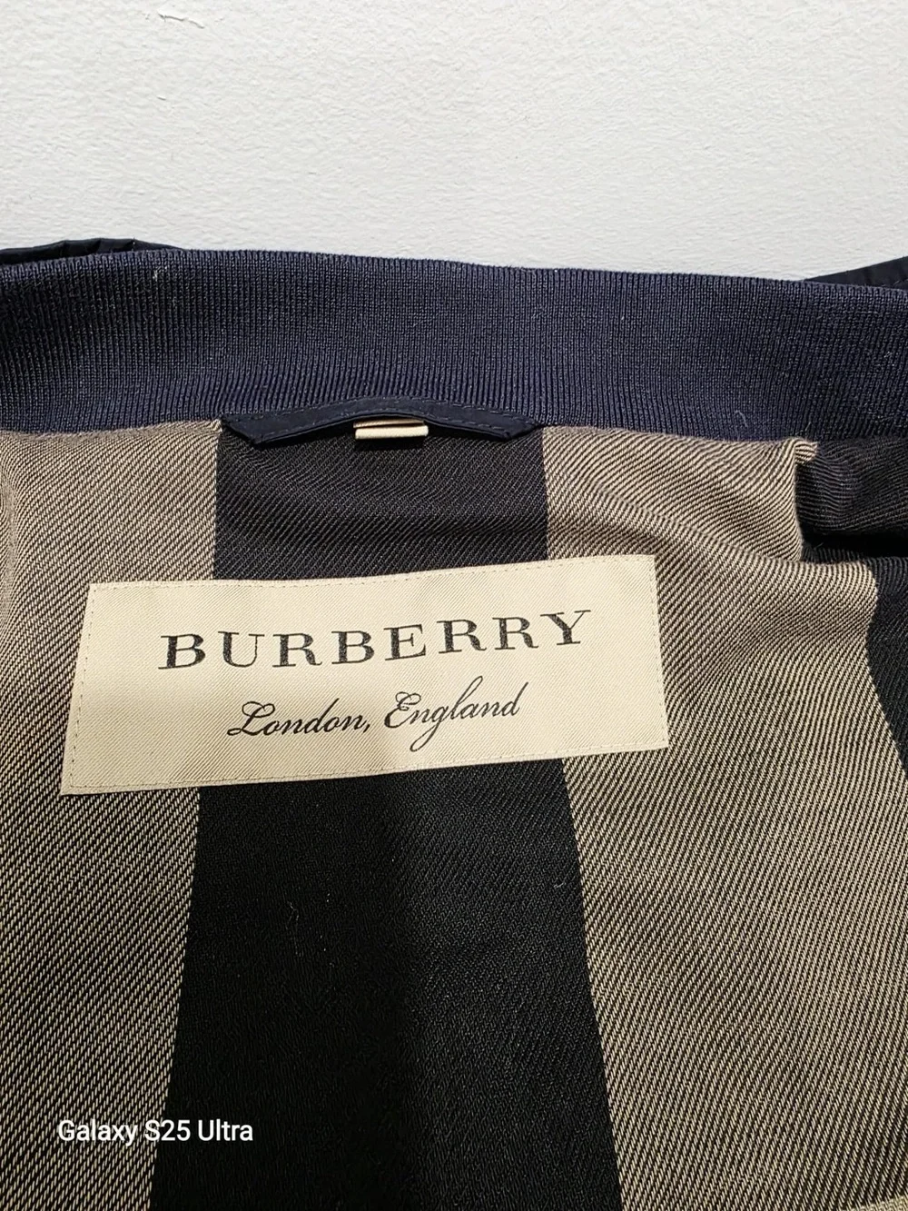 Burberry Navy Lightweight Zip-Up Jacket with Check Lining